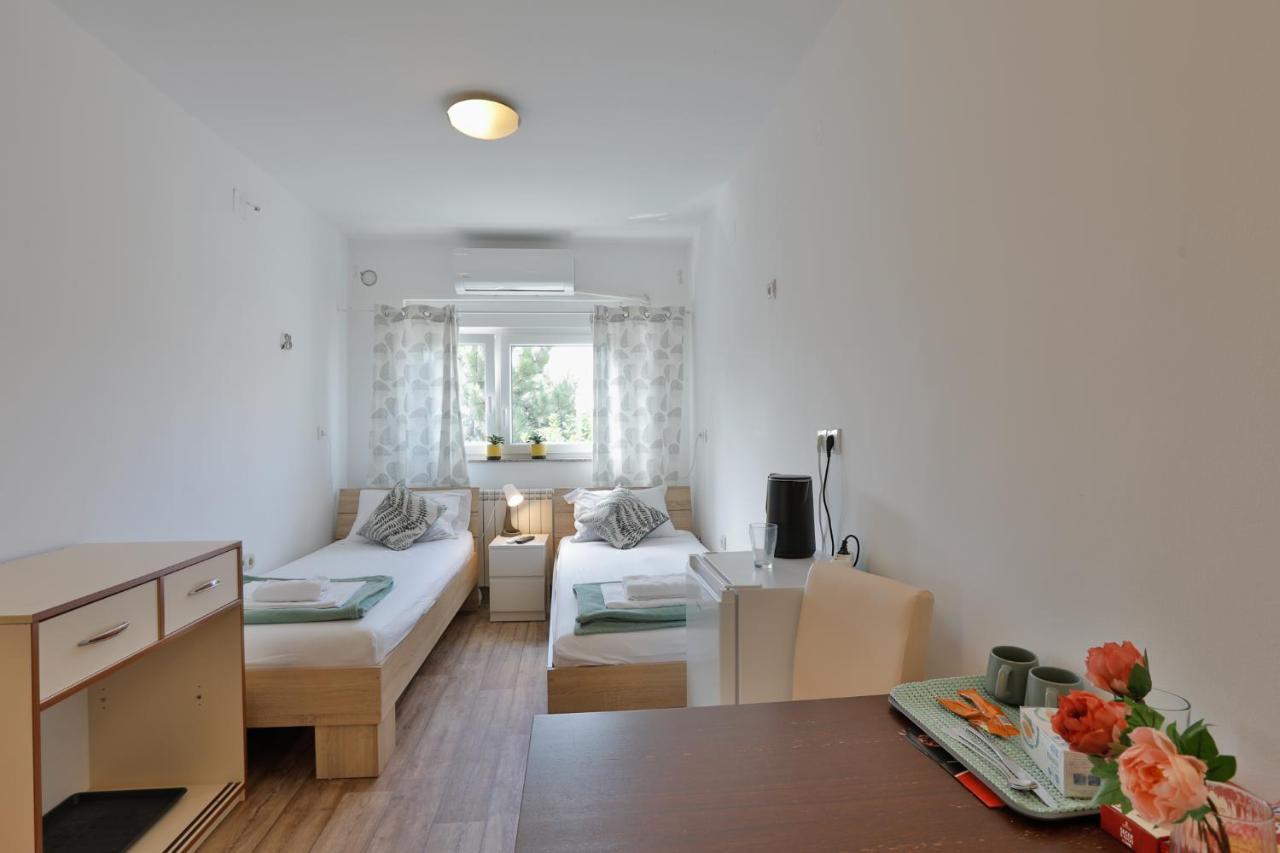 Aviator Apartments & Rooms Nikola Tesla Airport Belgrade Surčin Exterior foto