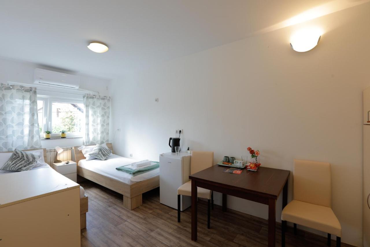 Aviator Apartments & Rooms Nikola Tesla Airport Belgrade Surčin Exterior foto