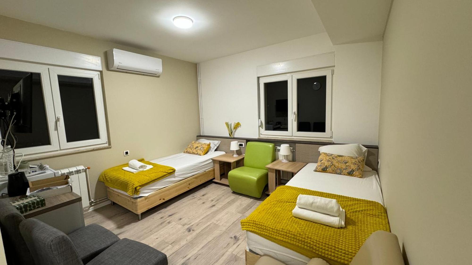 Aviator Apartments & Rooms Nikola Tesla Airport Belgrade Surčin Exterior foto